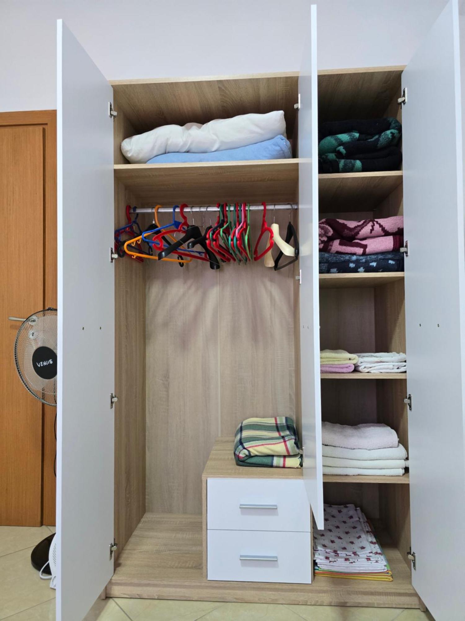 Modern , Quiet , Family Friendly & Fully Furnished *