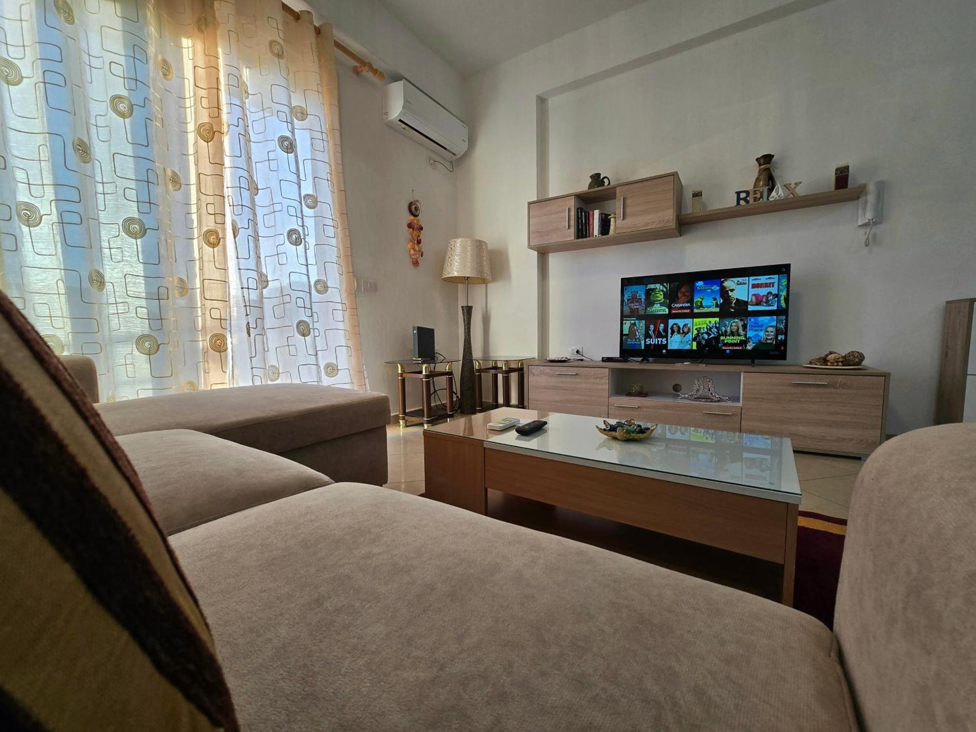 Leilighet Modern , Quiet , Family Friendly & Fully Furnished Vlorë