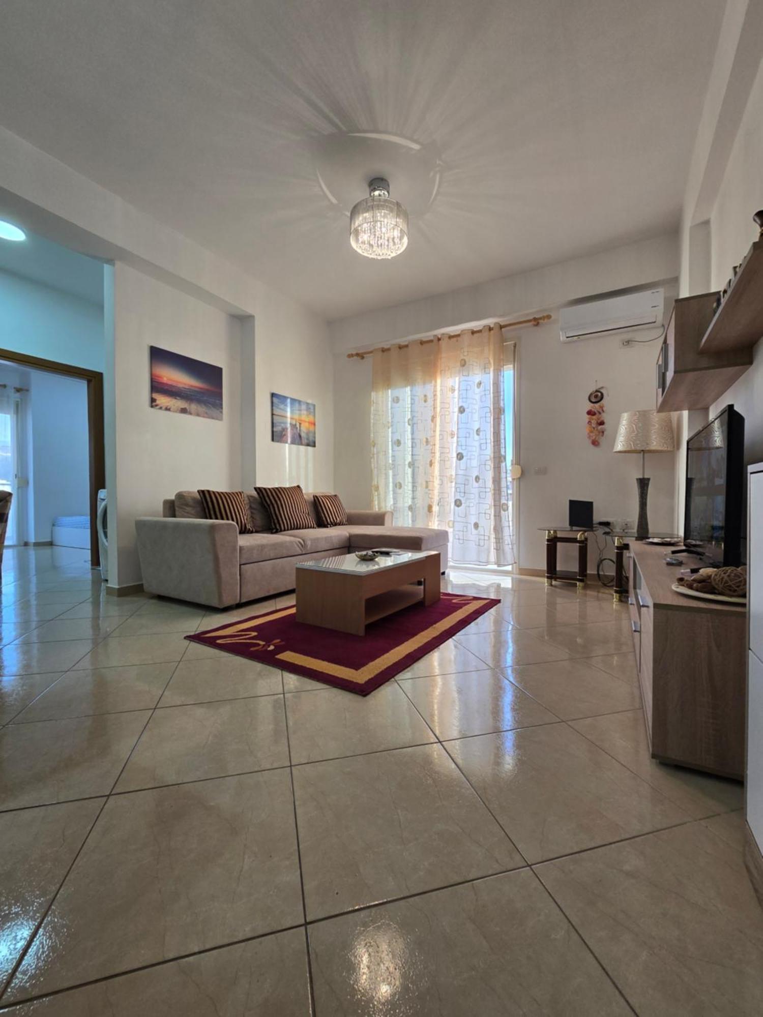 Modern , Quiet , Family Friendly & Fully Furnished Leilighet